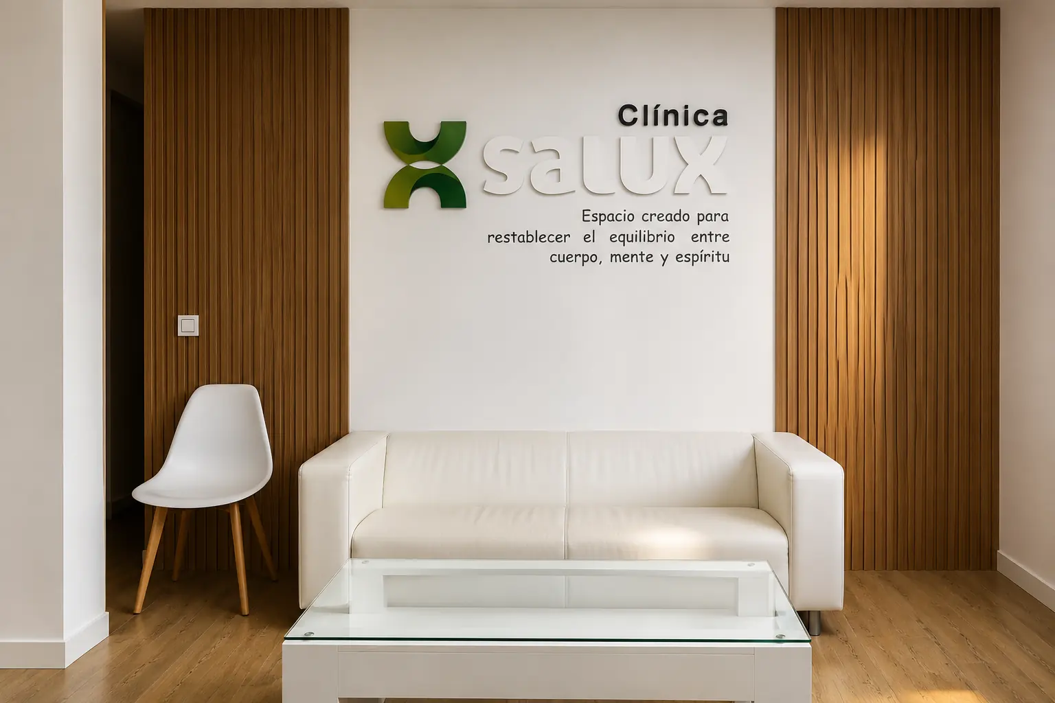 Recepción de Clínica Salux en Huelva