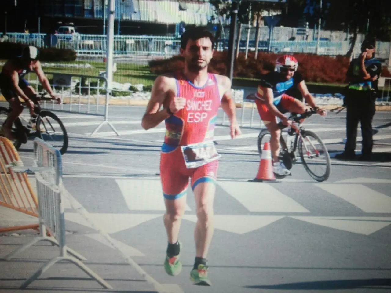 Víctor Sánchez (Campeón de Europa de duatlón en gg.ee. 2015. Subcampeón del Mundo de duatlón en gg.ee. en 2014, Campeón de España de duatlón cross y triatlón cross en gg.ee. en 2014 y Campeón de Extremadura de duatlón cross 2013. )